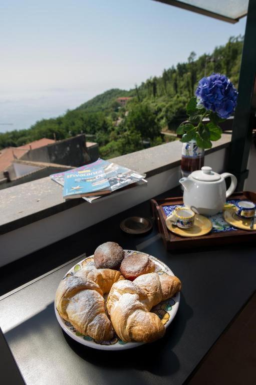 Bed and Breakfast Casa Rosaria Amalfi Coast Виетри Экстерьер фото